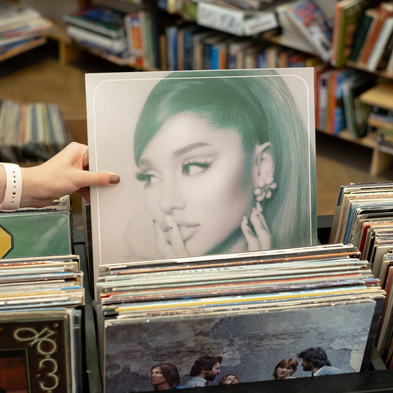 Ariana Grande Positions LPレコード　新品 Amazon.com: Positions[Coke Bottle Clear LP]: CDs & Vinyl